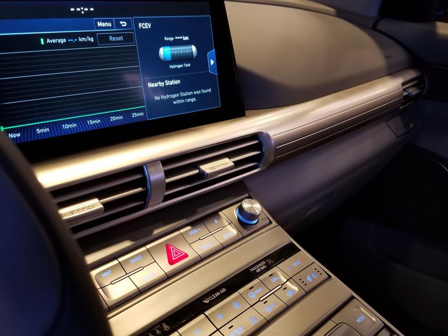 Детали интерьера Hyundai NEXO 2018 года  (NA) (фото 50 из 83)